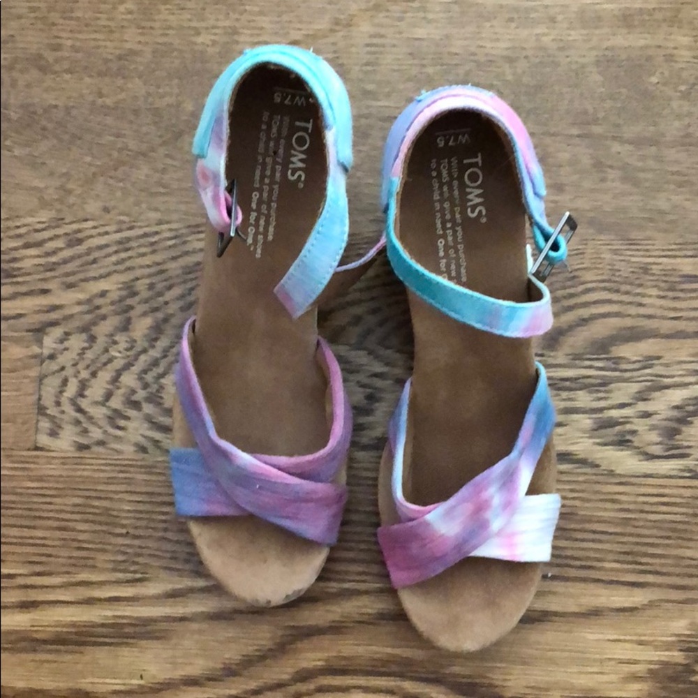 Tie dye toms